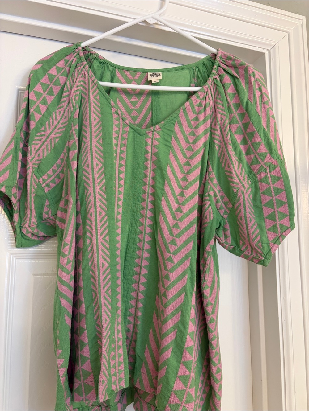 Ivy Jane Green & Pink Geometric Puff-Sleeve Women's Top